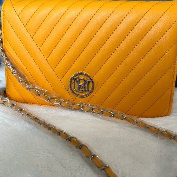 Badgley Mischka Handbags - 🦋NWT! BADGLEY MISCHKA Crossbody with round Logo yellow gold strap vegan leather.